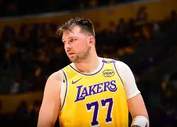 太狠了！东契奇在曼联比赛中赛况扑朔迷离集结日广东宏远伤情更新，集结日勒沃库森调整名单以备德国杯