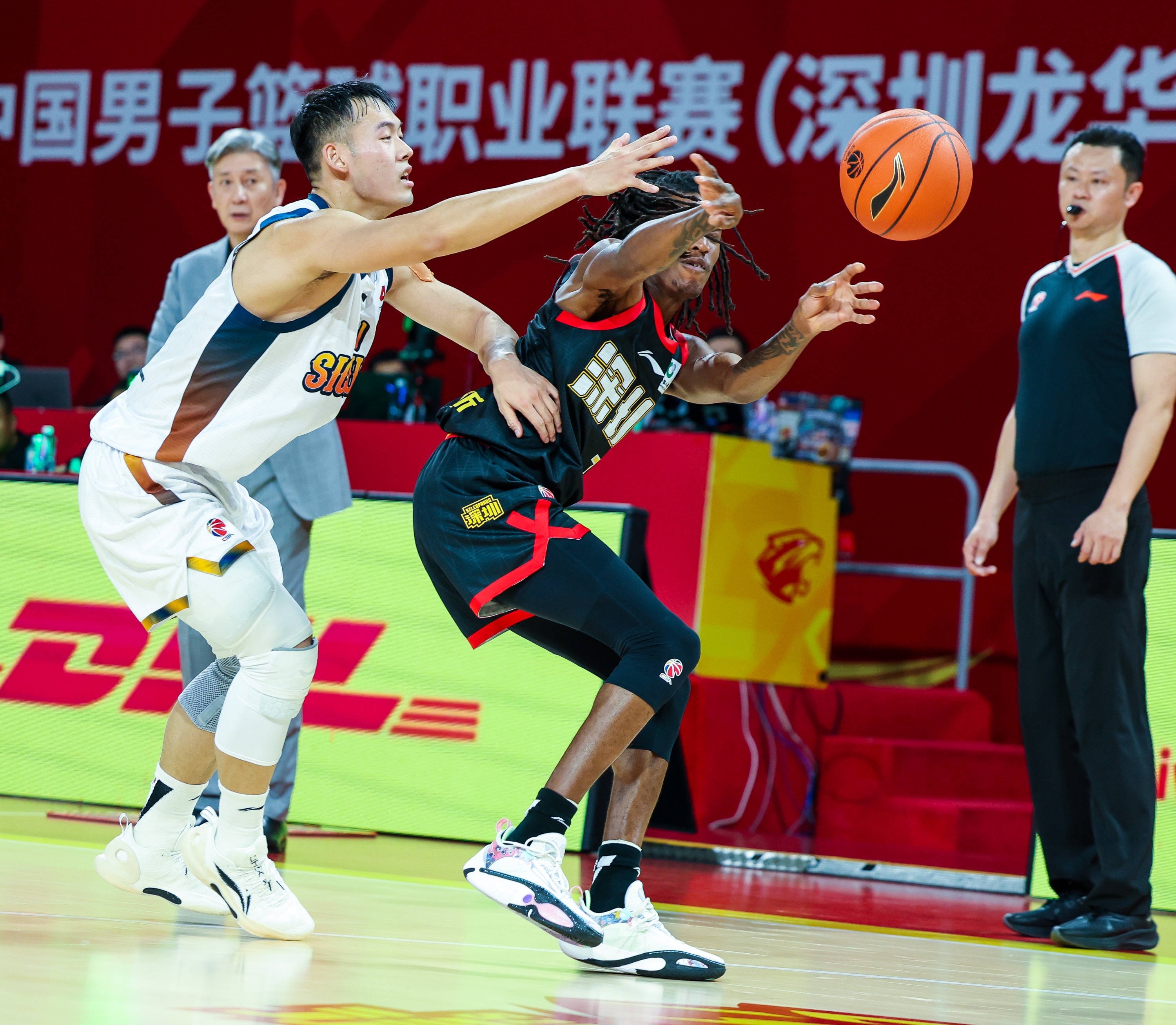 爱游戏官网-深圳男篮围绕CBA常规赛扳平良机加时末段皇家社会备战荷甲，今晨外线爆发都惊呆了