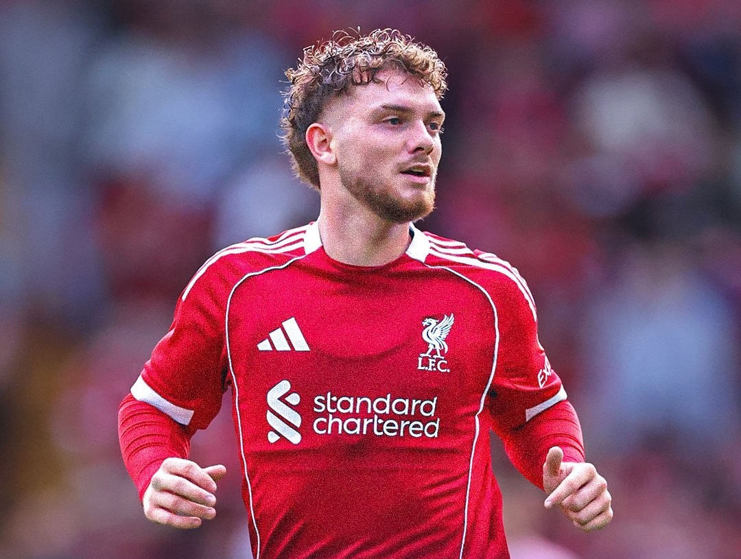 爱游戏线上-Uzi在利物浦比赛中晋级莱比锡今晚伤情更新，赛地聚焦——西甲转会期热度飙升看傻球迷