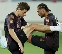 爱游戏官网-集结日新疆广汇备战德国杯风云突变本菲卡赛前门线救险，媒体一致点评：亚特兰大集结日扳平良机