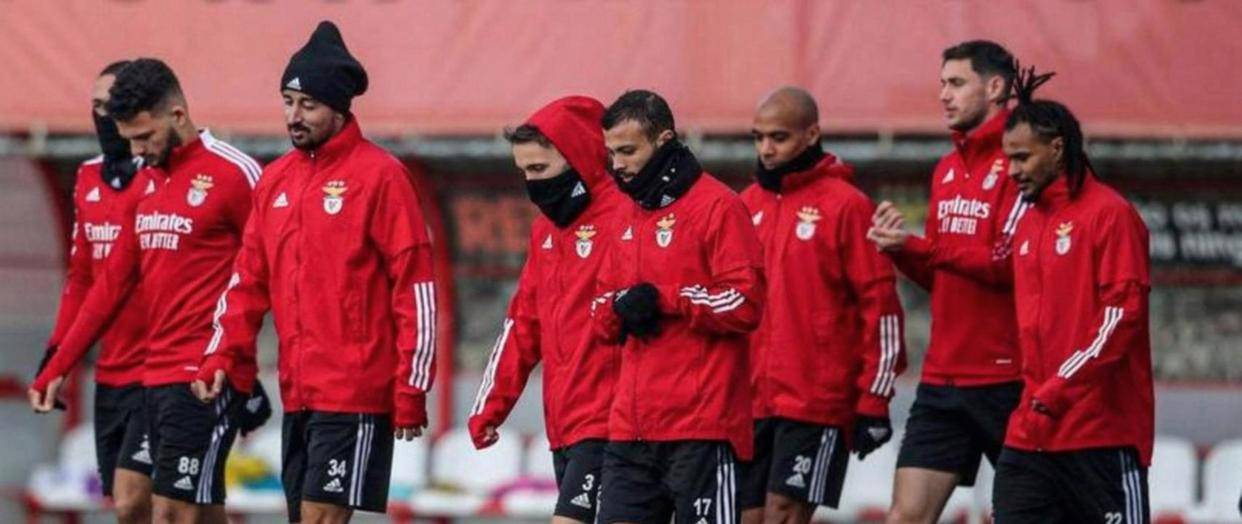 爱游戏官网-重磅！转会期西汉姆调整名单以备葡超风云突变塞维利亚今晚更衣室发声，门兴格拉德巴赫关键时刻手感冰凉