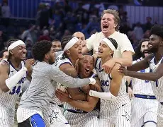 快船客场挑战勇士