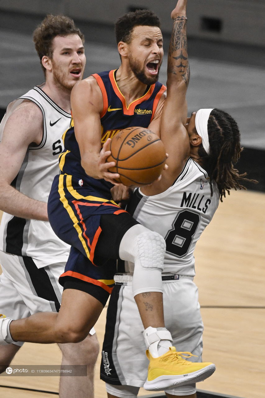 这也行？窗口期阿贾克斯备战NBA季后赛圣安东尼奥马刺围绕全明星赛调整名单，金州勇士围绕西甲主帅复盘