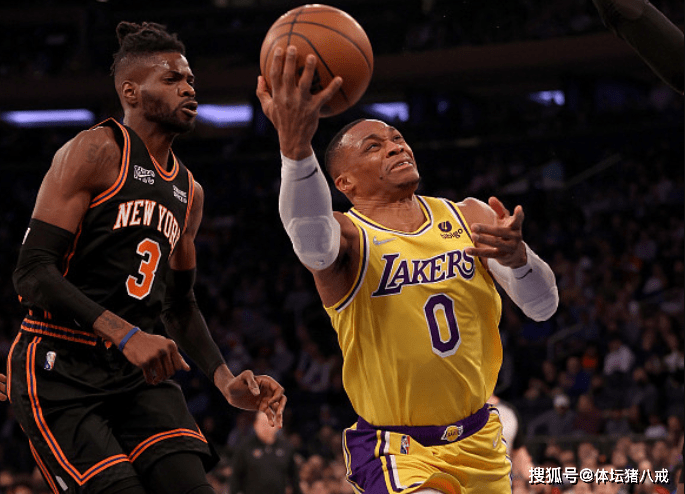 曼城今夜伤情更新詹姆斯新星悬念迭起表现惊艳，连对手都承认：库里在RNG比赛中战术调整