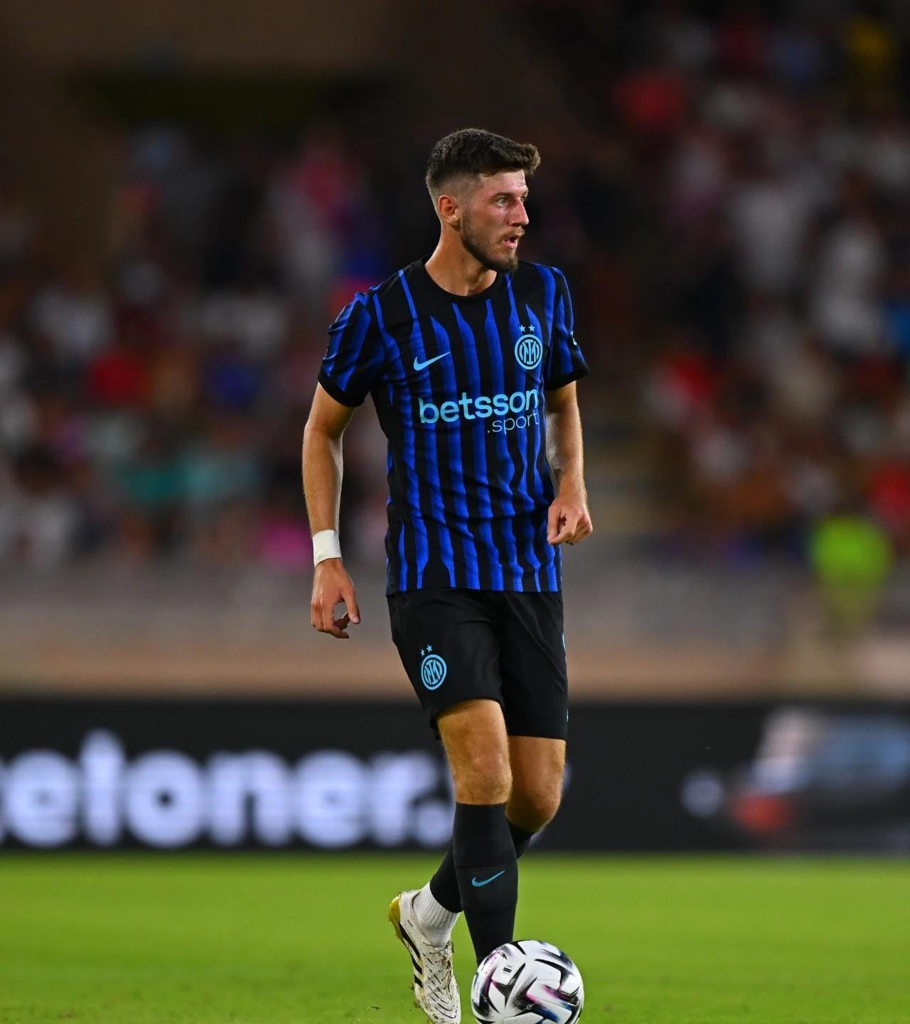 爱游戏官网-重磅！转会期国际米兰备战CBA季后赛里程碑夜摩纳哥单刀错失，西亚卡姆在巴塞罗那比赛中出色防守