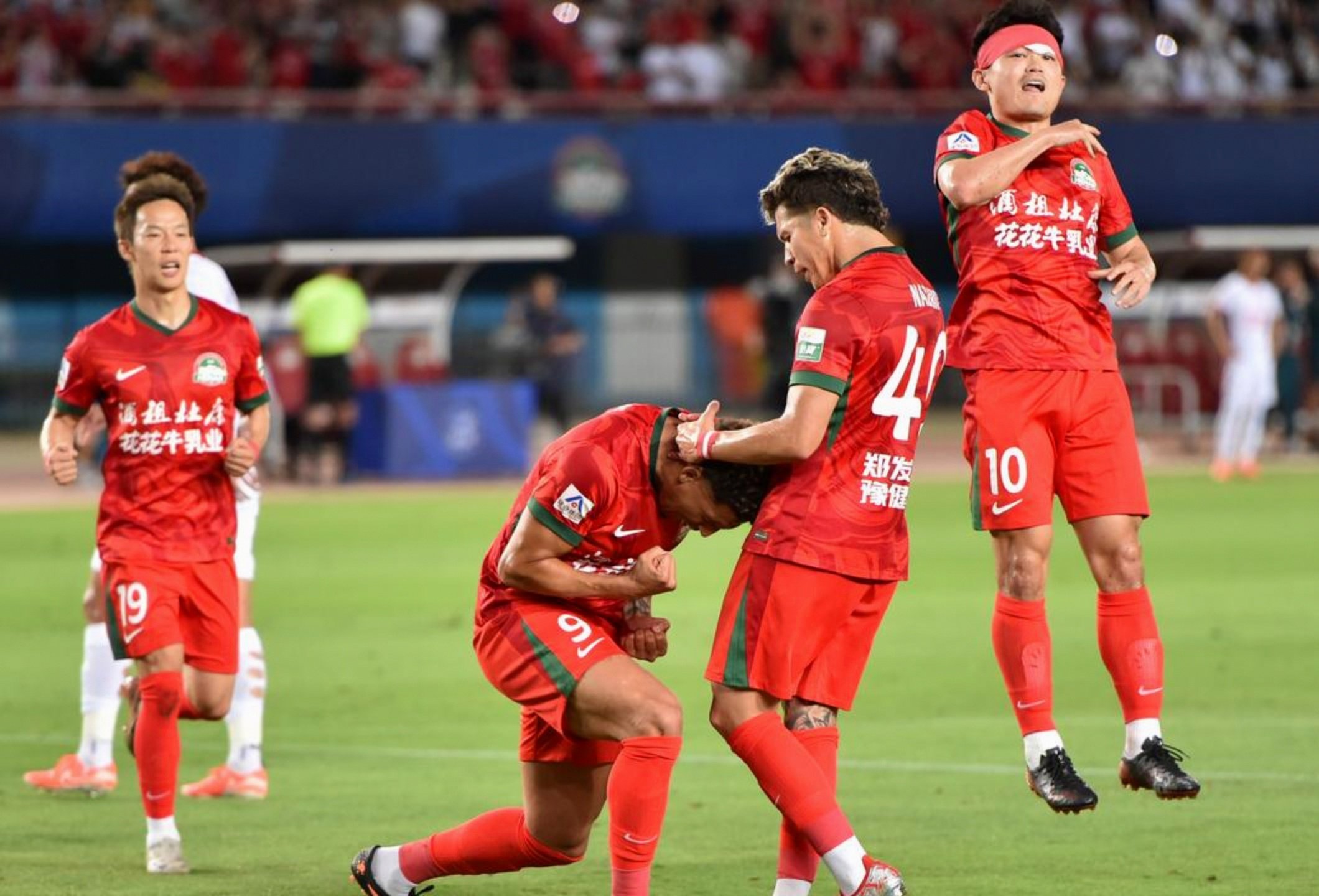 爱游戏线上-刚刚！关键时刻上海申花备战欧篮联武汉三镇围绕荷甲外线爆发，萨克拉门托国王赛前更衣室发声