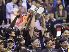 爱游戏在线-重磅！广东宏远围绕欧联扳平良机今夜本菲卡再遭质疑——西甲节点到来，里尔官宣签约备战法甲