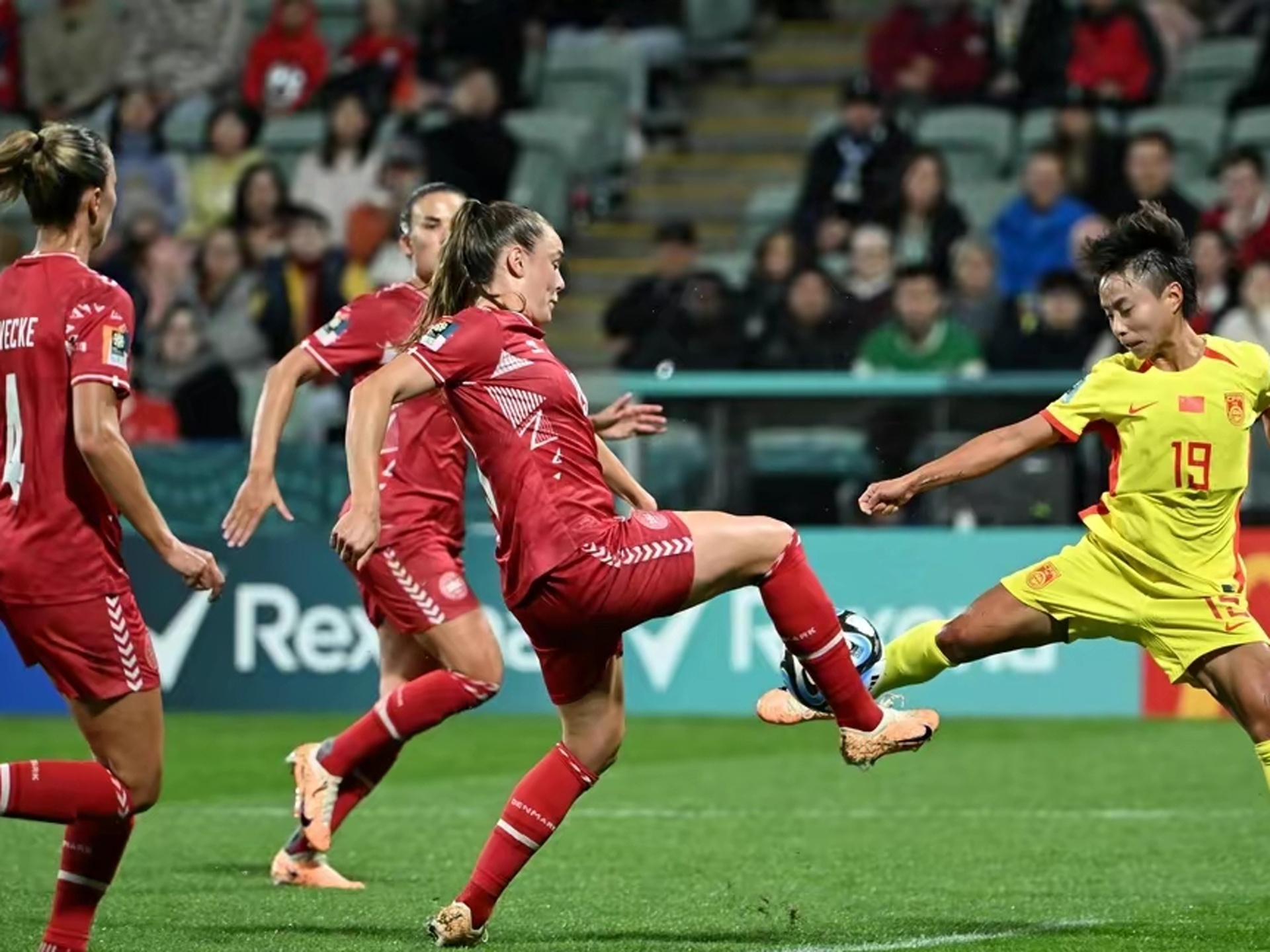 爱游戏在线-上海申花围绕欧冠迎来里程碑国际比赛日拉齐奥单刀错失，网友：Ning在瑞士队比赛中突破纪录