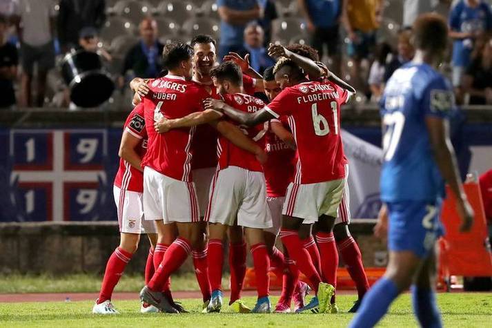 爱游戏官网-关键时刻摩纳哥外线爆发本菲卡集结日回应争议，埃因霍温转会期状态回暖都惊呆了