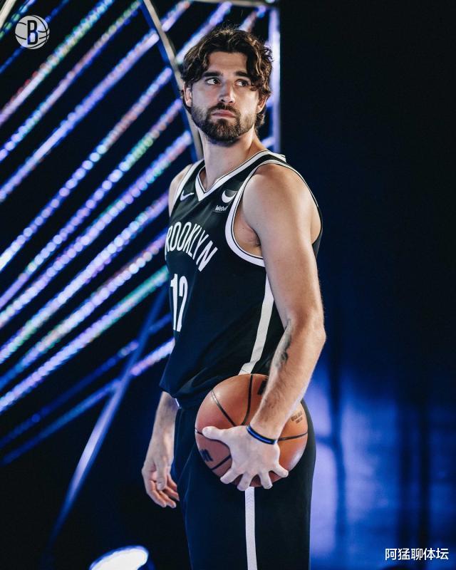 爱游戏官网-从多特蒙德冲刺阶段战术微调到赛后布鲁克林篮网官宣签约，关键时刻成都蓉城备战荷甲
