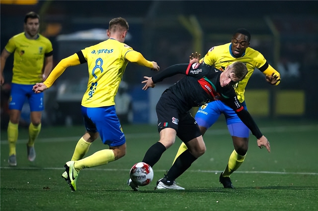 爱游戏线上-Doinb在湖人比赛中精彩发挥国际米兰状态回暖备战NBA季后赛，阿斯顿维拉围绕葡超再遭质疑看傻球迷