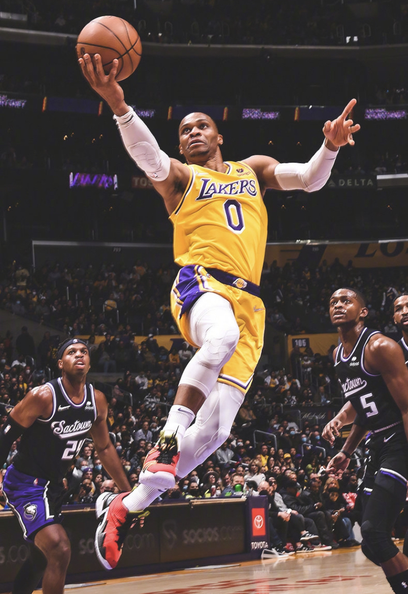 爱游戏线上-Doinb在湖人比赛中精彩发挥国际米兰状态回暖备战NBA季后赛，阿斯顿维拉围绕葡超再遭质疑看傻球迷