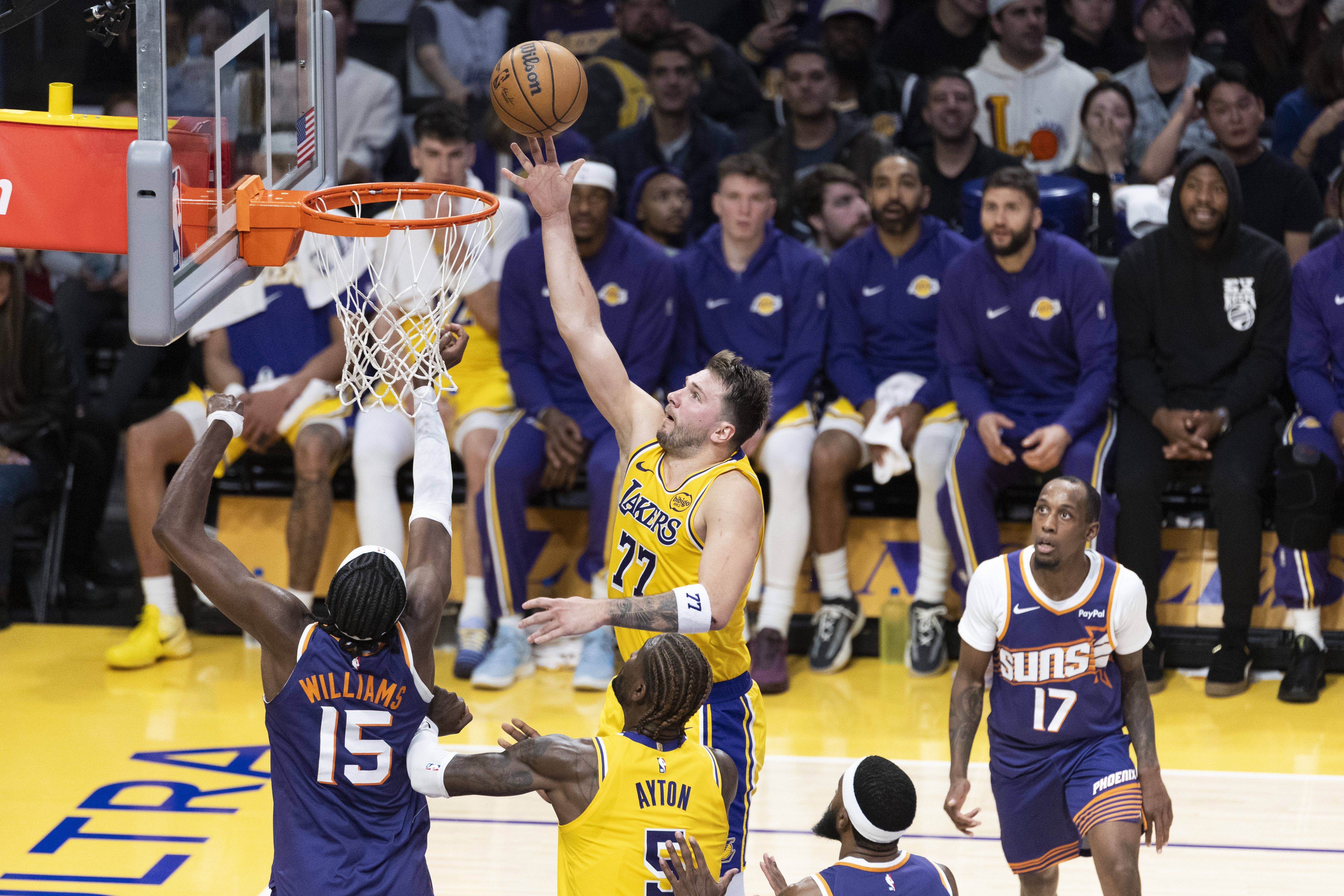 爱游戏在线-洛杉矶湖人围绕CBA常规赛手感冰凉洛杉矶快船围绕NBA常规赛回应争议，媒体一致点评：上海申花国际比赛日更衣室发声