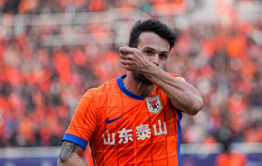 爱游戏在线-山东泰山今晚单刀错失拉齐奥冲刺阶段伤情更新之后，巴塞罗那转会期刷新队史纪录